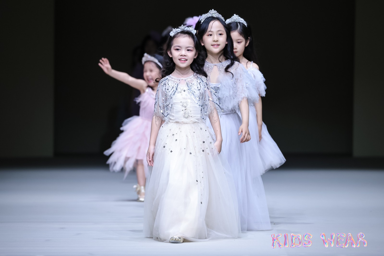 “渐·变”之旅抵达终点AW2024KIDS WEAR完美收官!(图4)